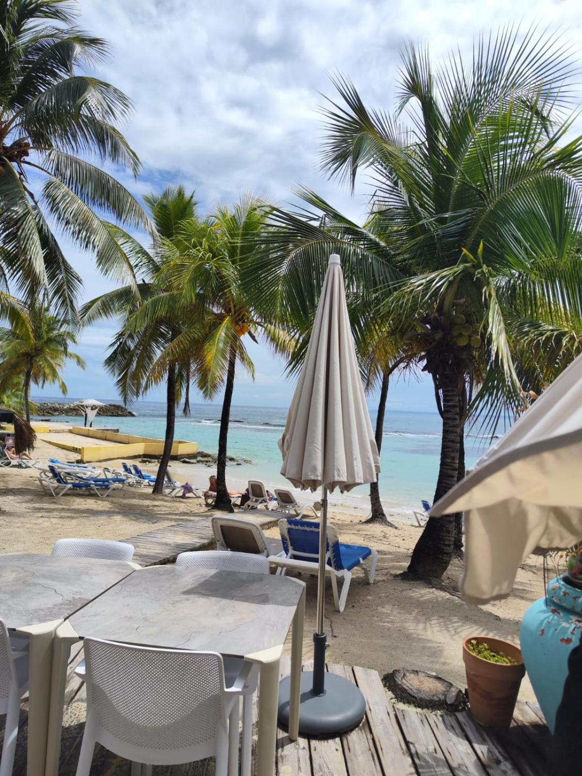 Studio Beachside Paradise Avec Citerne Tampon- Residence Manganao Saint-Francois  Buitenkant foto